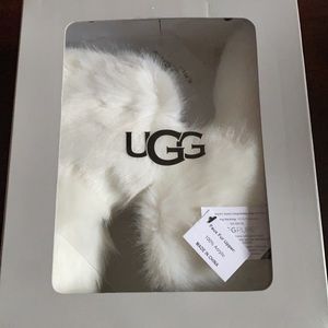 New size 6 UGG in box.